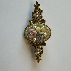 1928‎ Gold Floral Brooch with Pearls